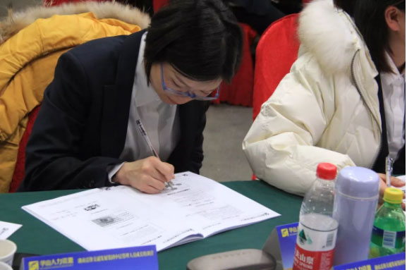 湖南望城县雷锋汽车运输有限公司,长沙城市交通,校车运营,安保服务,新能源科技