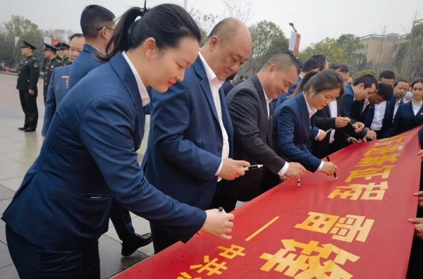 湖南骏达集团有限公司,长沙城市交通,校车运营,安保服务,新能源科技