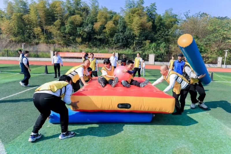 湖南骏达集团有限公司,长沙城市交通,校车运营,安保服务,新能源科技