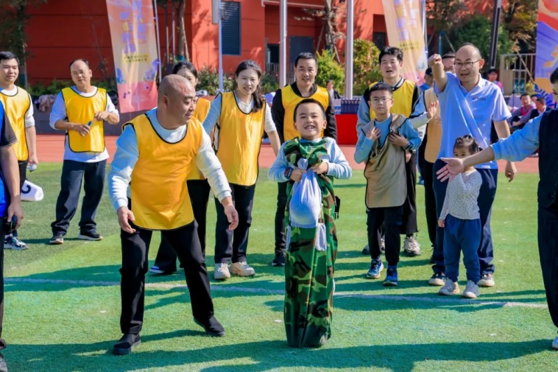 湖南骏达集团有限公司,长沙城市交通,校车运营,安保服务,新能源科技