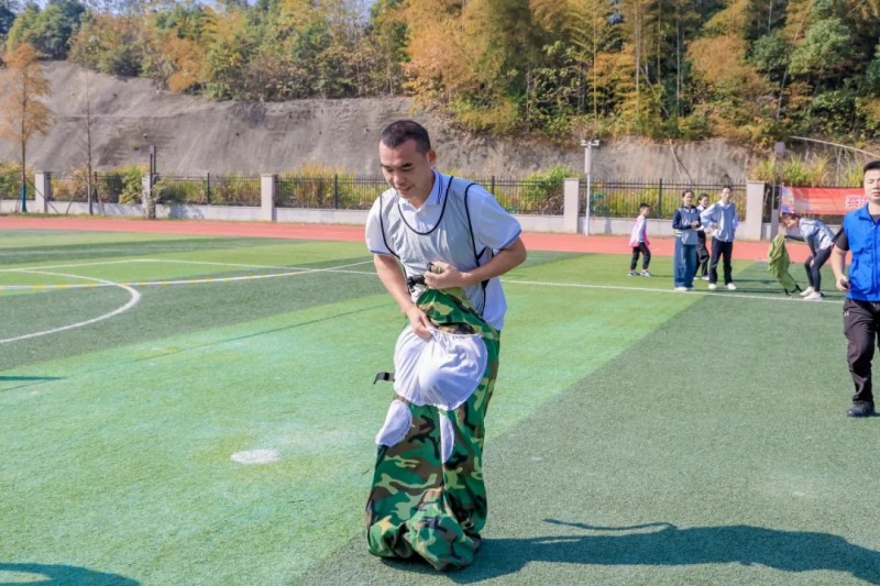 湖南骏达集团有限公司,长沙城市交通,校车运营,安保服务,新能源科技